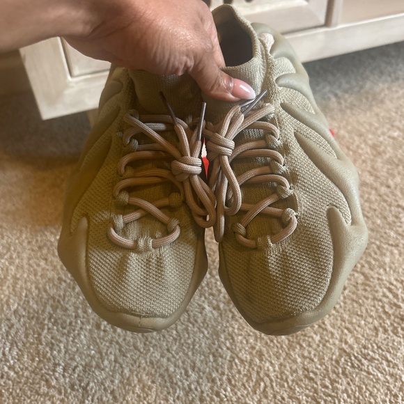 Yeezy - Picture 2 of 6